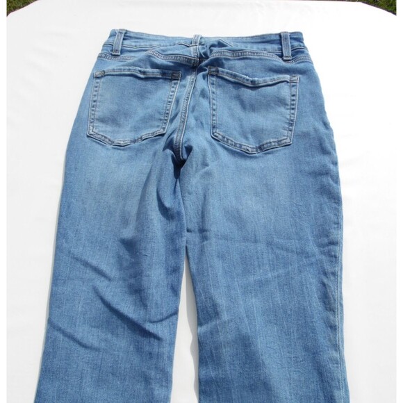 Maurices Jeans Womens Size 4 Skinny Leg Stretch Distressed Mid Rise midWash - Picture 1 of 7